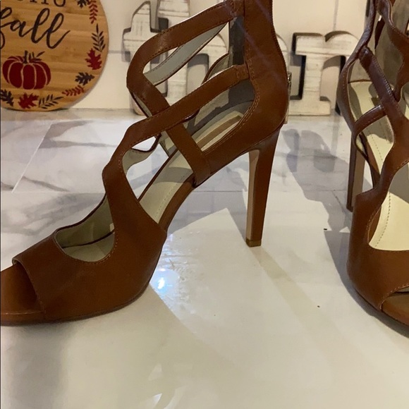 BCBG heels - Picture 2 of 3